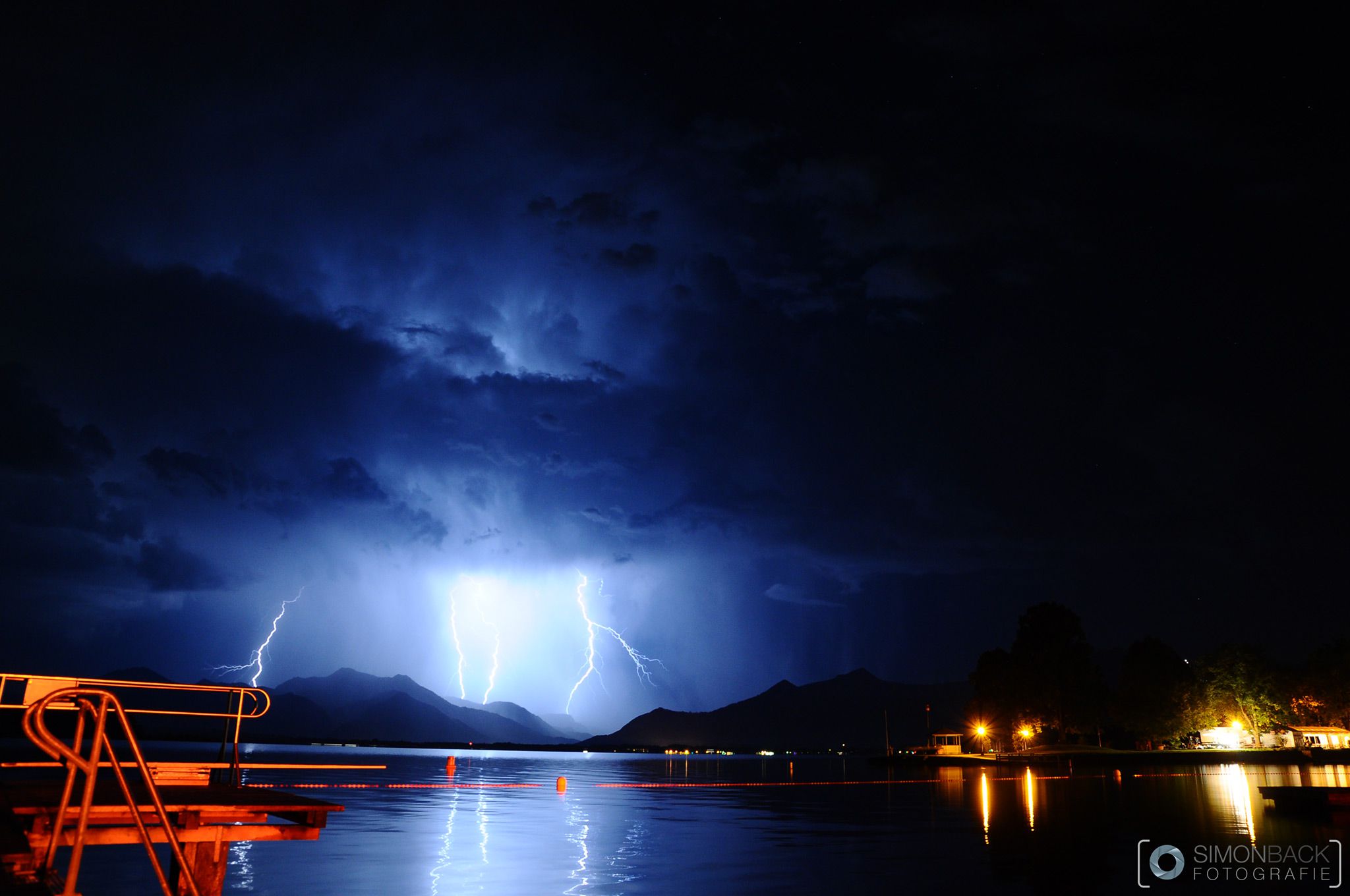 Gewitter am Chiemsee in Prien am Chiemsee SimonBack.de